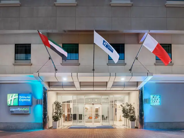 фотографии отеля Holiday Inn Express Dubai Safa Park изображение №3