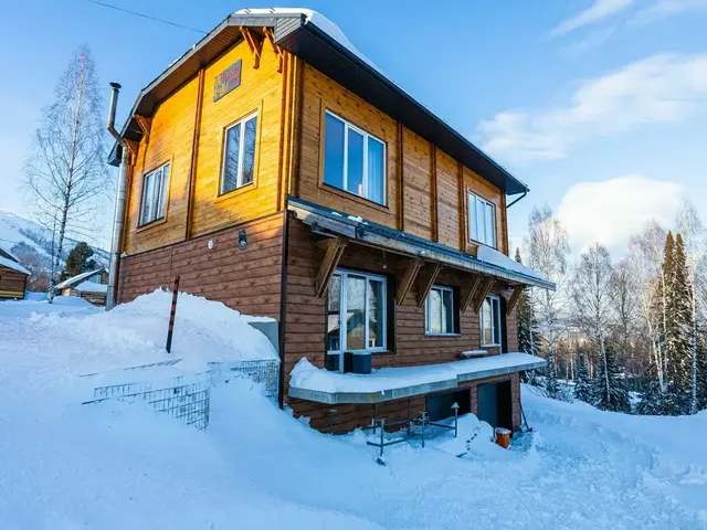 фото отеля Рыжий Пони (ex. Гостевой Дом На Весенней 32В) изображение №1