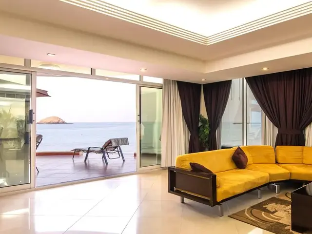 фото отеля Royal Beach Hotel & Resort изображение №29