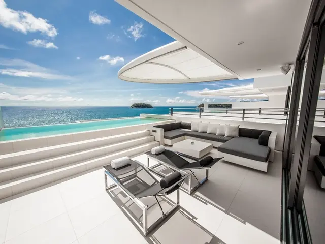 фото отеля Kata Rocks Resort & Residences изображение №5