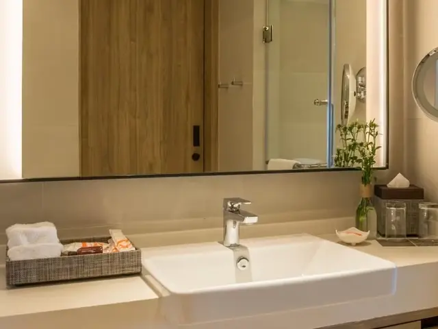 фото отеля Holiday Inn Resort Krabi Ao Nang Beach (ex. Dusit D2 Ao Nang Krabi; Vogue Resort & Spa Ao Nang) изображение №17