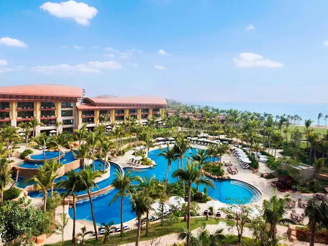 http://The%20St.%20Regis%20Sanya%20Yalong%20Bay%20Resort