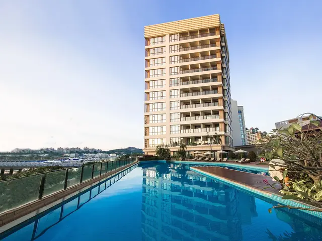 http://Crowne%20Plaza%20Sanya%20City%20Center%20(ex.%20Ramada%20Plaza%20Sanya)