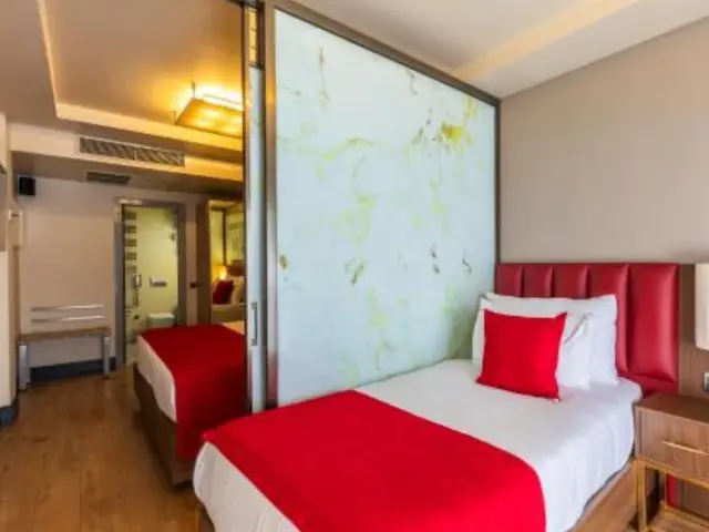 фото Ramada By Wyndham Istanbul Pera (ex. The Peak Hotel) изображение №10