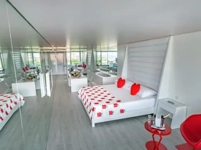 фото Adam & Eve изображение №14