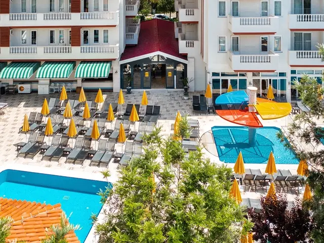 фото Villa Sunflower (ex. Villa Sunflower Aparts & Suites) изображение №110