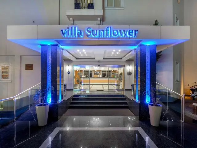 фото отеля Villa Sunflower (ex. Villa Sunflower Aparts & Suites) изображение №69