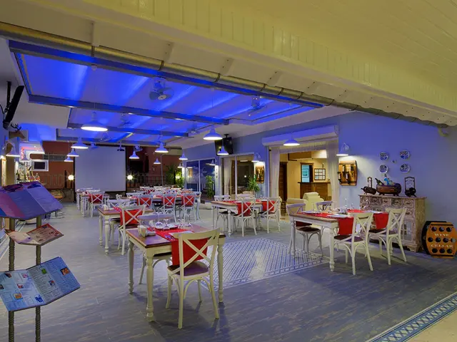 фото отеля Villa Sunflower (ex. Villa Sunflower Aparts & Suites) изображение №49