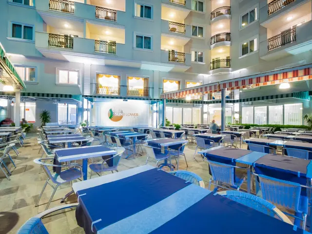 фото отеля Villa Sunflower (ex. Villa Sunflower Aparts & Suites) изображение №17