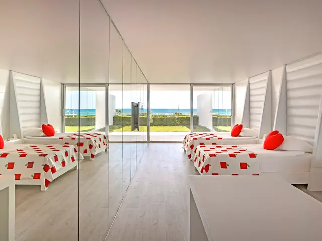 фото отеля Adam & Eve изображение №9