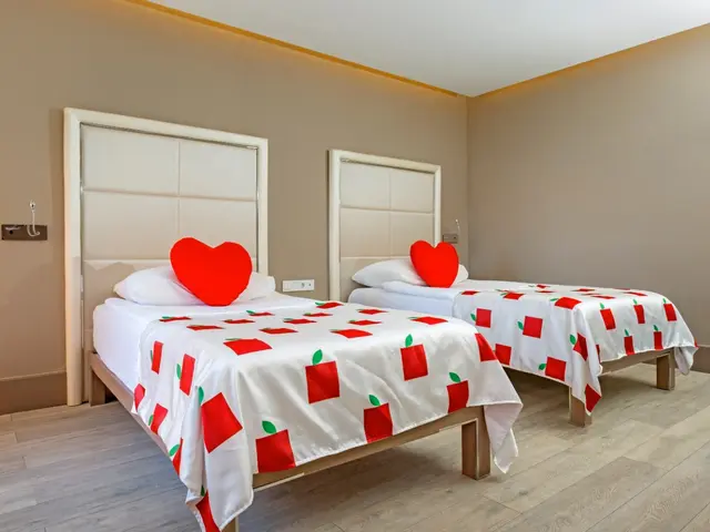 фото Adam & Eve изображение №6