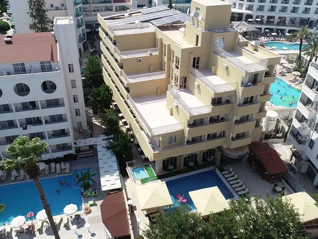 фото отеля Karen изображение №1