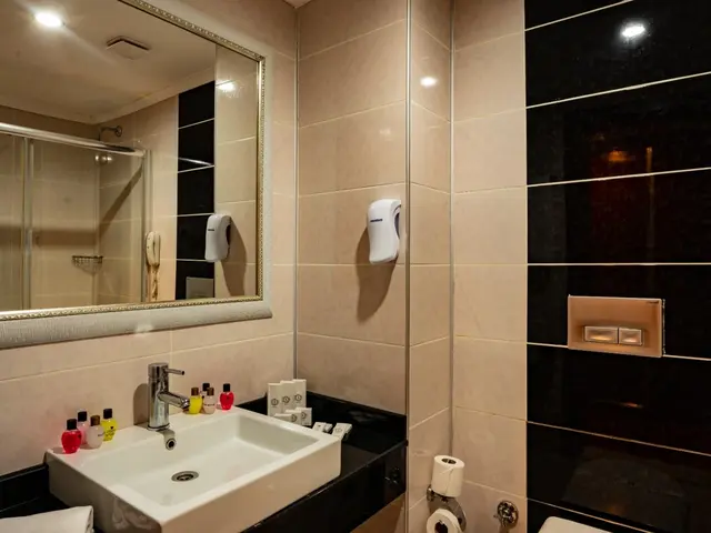 фото Throne Beach Resort & Spa (ex. Throne Nilbahir Resort & Spa) изображение №2
