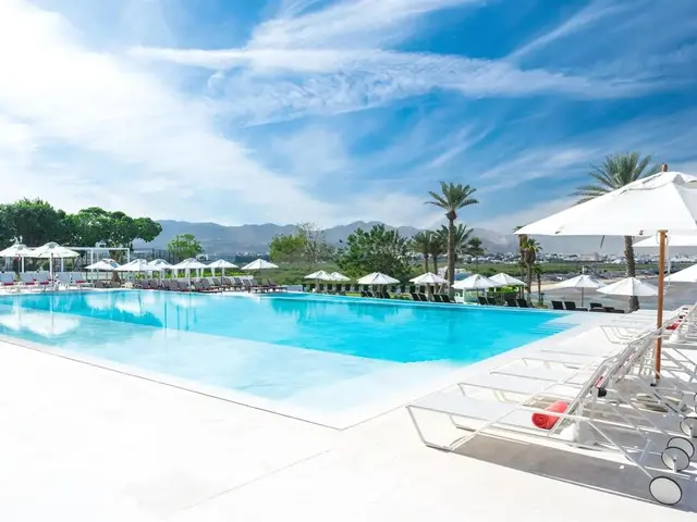 фото отеля Crowne Plaza Muscat By IHG изображение №9