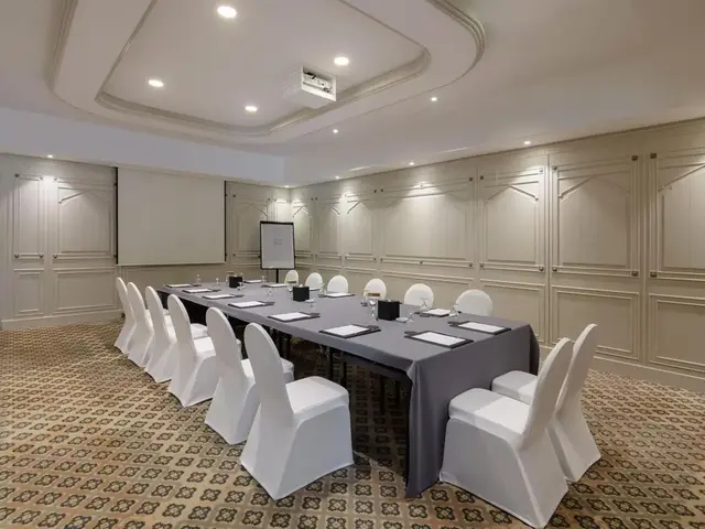 фотографии отеля Crowne Plaza Muscat By IHG изображение №3