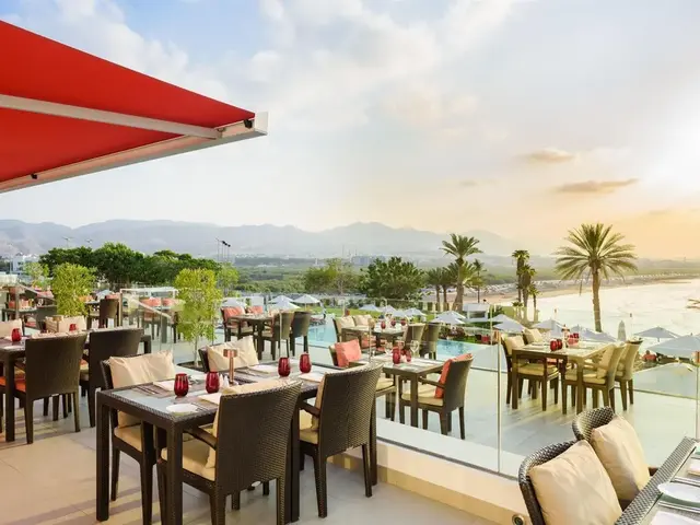 фотографии отеля Crowne Plaza Muscat By IHG изображение №11