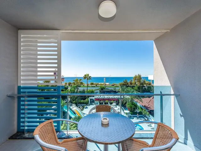 фото White City Beach изображение №14