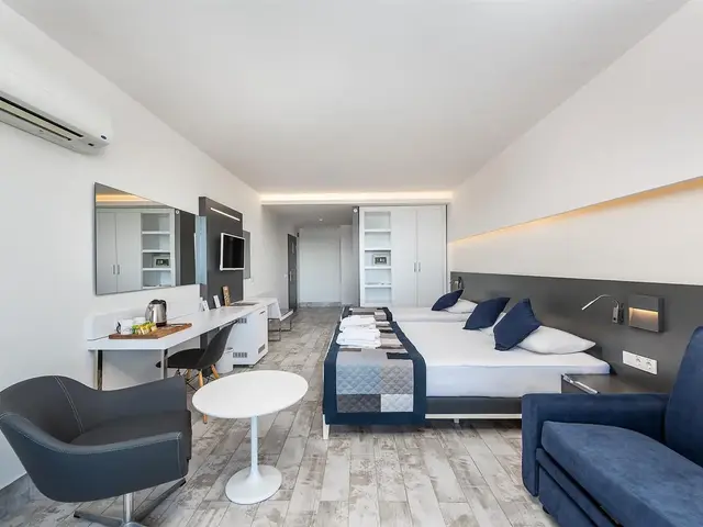 фото отеля White City Beach изображение №13