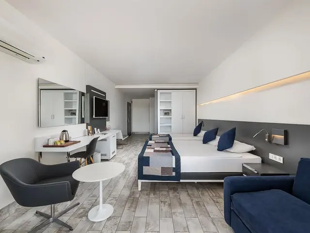 фото White City Beach изображение №10