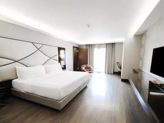 фото DoubleTree by Hilton Istanbul Esentepe (ex. Biz Cevahir Hotel Istanbul) изображение №2