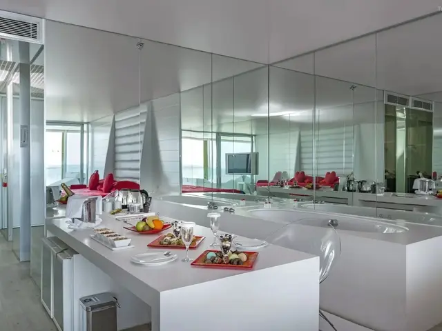 фотографии отеля Adam & Eve изображение №3