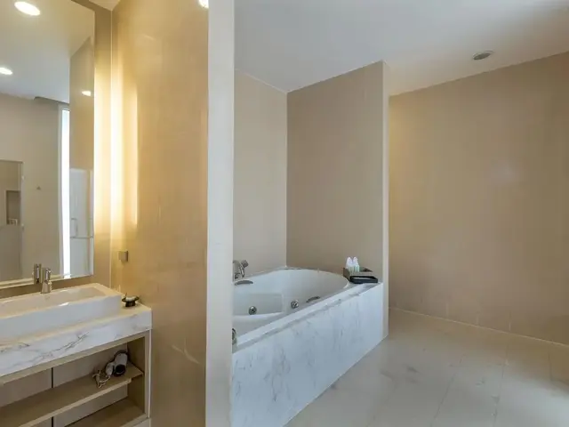 фотографии Splash Beach Resort (ex. Grand West Sands Resort & Villas; Centara West Sands Phuket) изображение №56