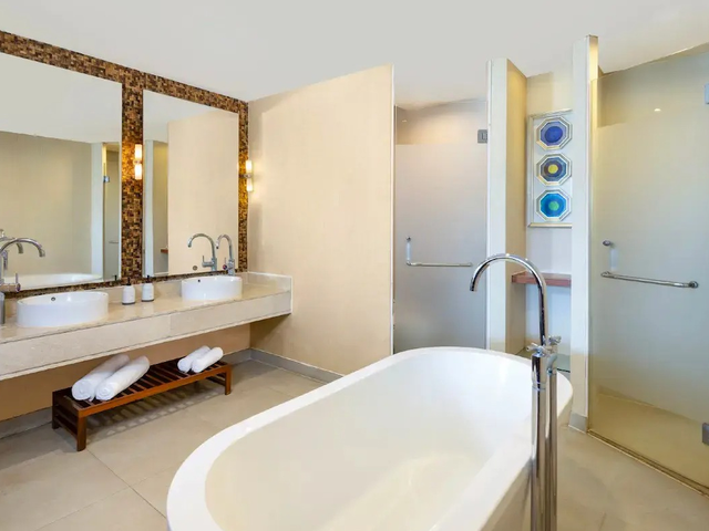 фото отеля Swissotel & Grand Mercure Sanya Yalong Bay (ex. Grand Mercure Sanya Yalong Bay; Huayu Resort & Spa Yalong Bay Sanya) изображение №21