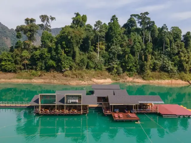 фото отеля 360 Issara Floating Resort изображение №9