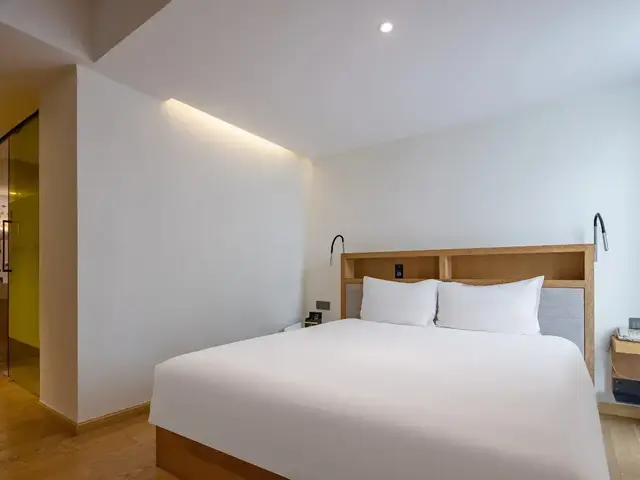 фотографии Gem (Shanghai Bund Nanjing East Road Pedestrian Street Shop) изображение №36