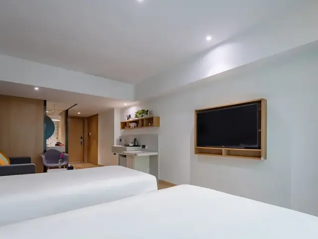 фото Gem (Shanghai Bund Nanjing East Road Pedestrian Street Shop) изображение №30