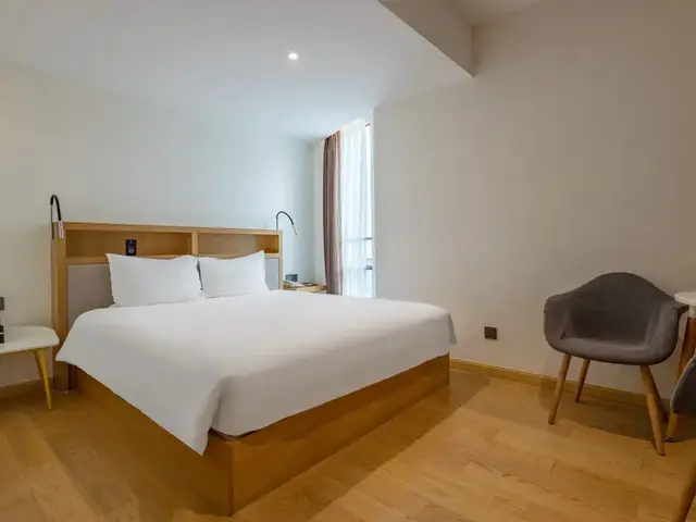 фото Gem (Shanghai Bund Nanjing East Road Pedestrian Street Shop) изображение №26