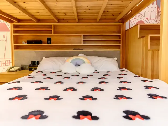 фото Gem (Shanghai Bund Nanjing East Road Pedestrian Street Shop) изображение №6