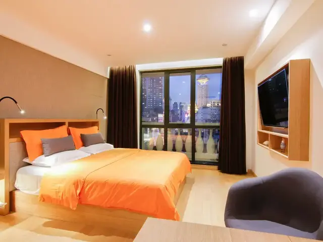 фото Gem (Shanghai Bund Nanjing East Road Pedestrian Street Shop) изображение №2