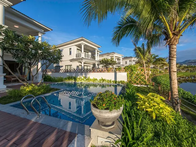 Melia Vinpearl Cam Ranh (ex. Vinpearl Resort & Spa Long Beach Nha)