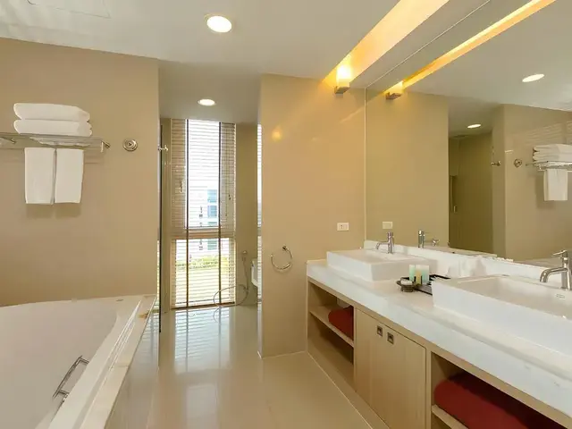 фотографии отеля Splash Beach Resort (ex. Grand West Sands Resort & Villas; Centara West Sands Phuket) изображение №23