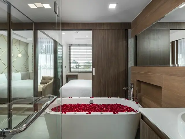 фотографии The Proud Karon Beach Phuket Trademark Collection By Wyndham изображение №12