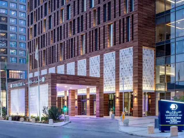 Туры в отель Doubletree By Hilton Riyadh Financial District Hotel ...