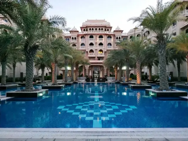 фото отеля Cresent Residence изображение №1