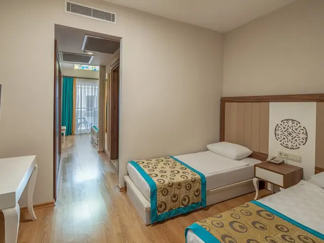 фотографии отеля Holiday Park Resort изображение №23