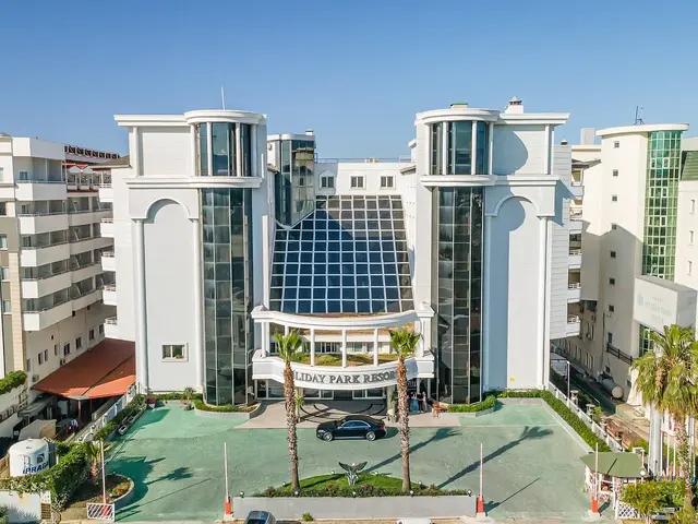 фотографии отеля Holiday Park Resort изображение №15