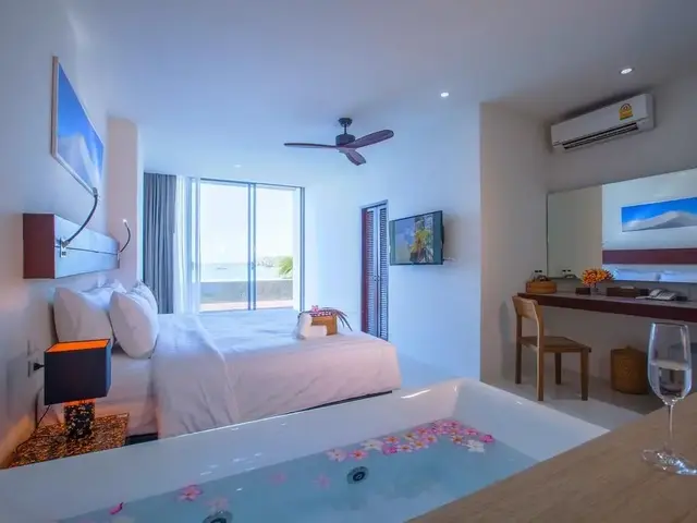 фото Surin Beach Resort  изображение №2