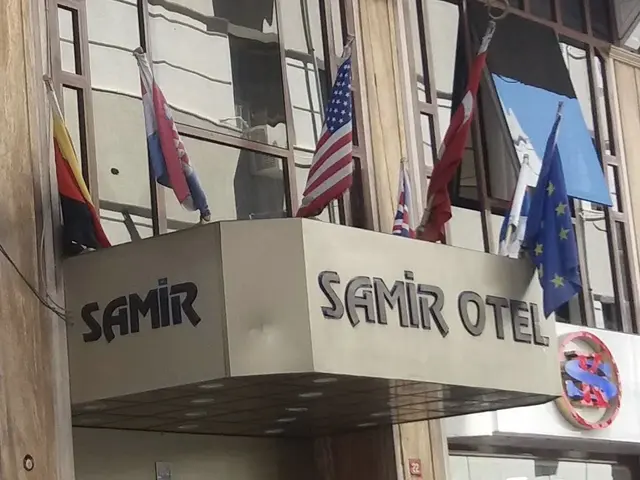 Samir Deluxe