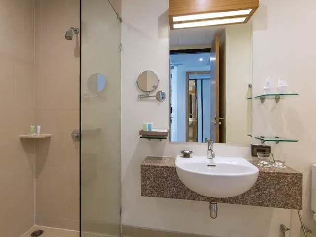 фото отеля Splash Beach Resort (ex. Grand West Sands Resort & Villas; Centara West Sands Phuket) изображение №17