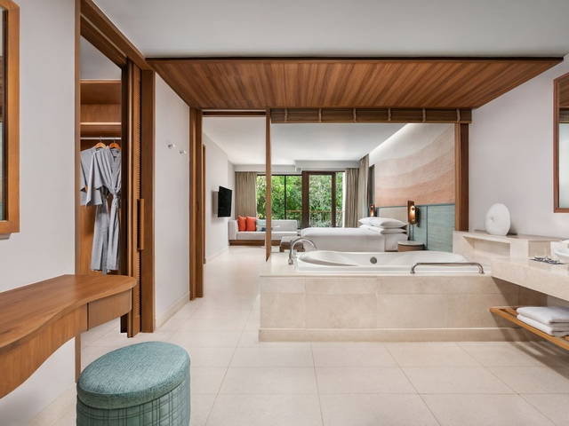 фотографии отеля Renaissance Phuket Resort & Spa изображение №7