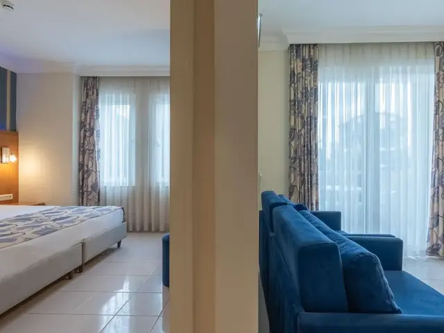 фото Villa Sunflower (ex. Villa Sunflower Aparts & Suites) изображение №2