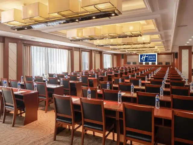 фото отеля Holiday Inn Express Luoyang City Center By IHG изображение №9