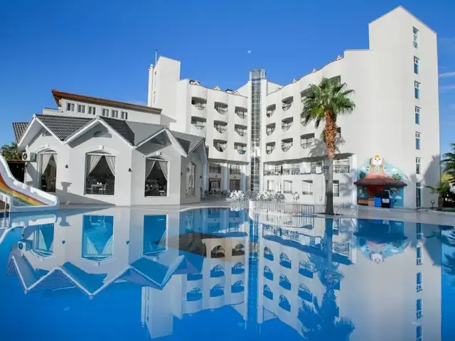 Camyuva Luna (ex. Larissa Inn; Rizzi)