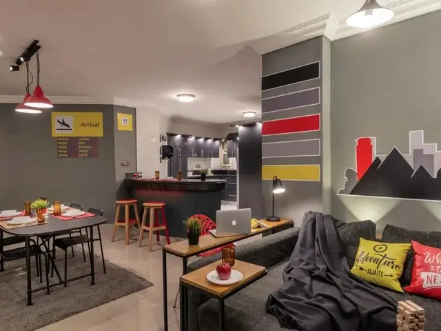 фото отеля The Terminal 2 Stay - Steps From Nightlife and Airport изображение №17