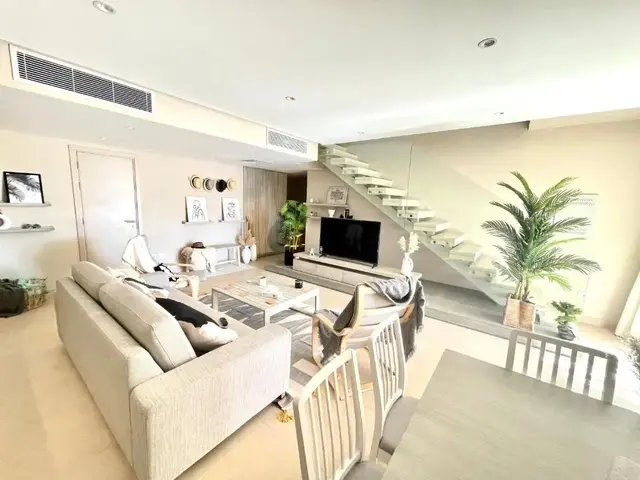 фотографии A Stunning Seaview Penthouse; 3bedrooms + Nanny изображение №20