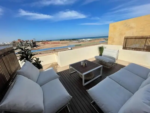 фото A Stunning Seaview Penthouse; 3bedrooms + Nanny изображение №6
